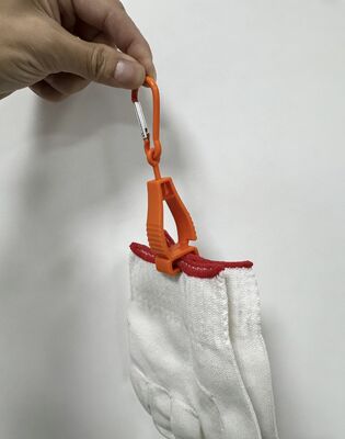 High Quality Glove Holder Industrial Glove Clips with Metal Carabiner Custom Plastic Safety Glove Holder for Construction
