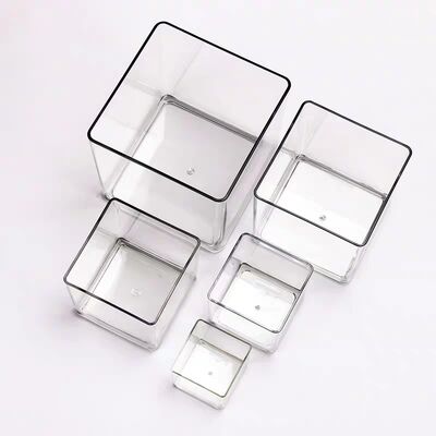 La caja de almacenamiento de acrílico transparente se puede utilizar para mostrar la planta